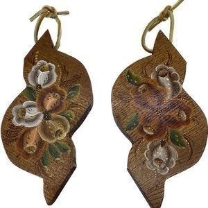 Handcrafted Farm Studio Painted Floral Design Wall Hangings Set of 2 Artist Sign